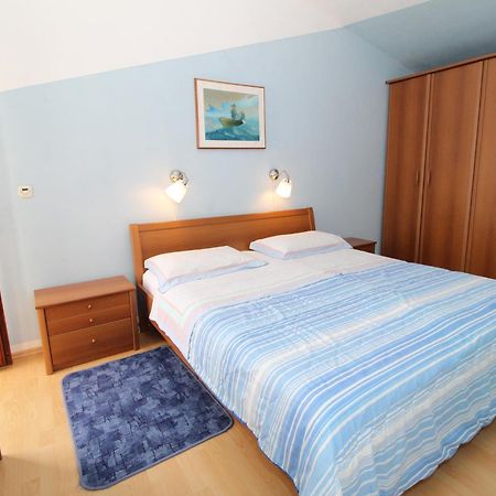 Apartments By The Sea Mandre, Pag - 6284 Kolan Ruang foto