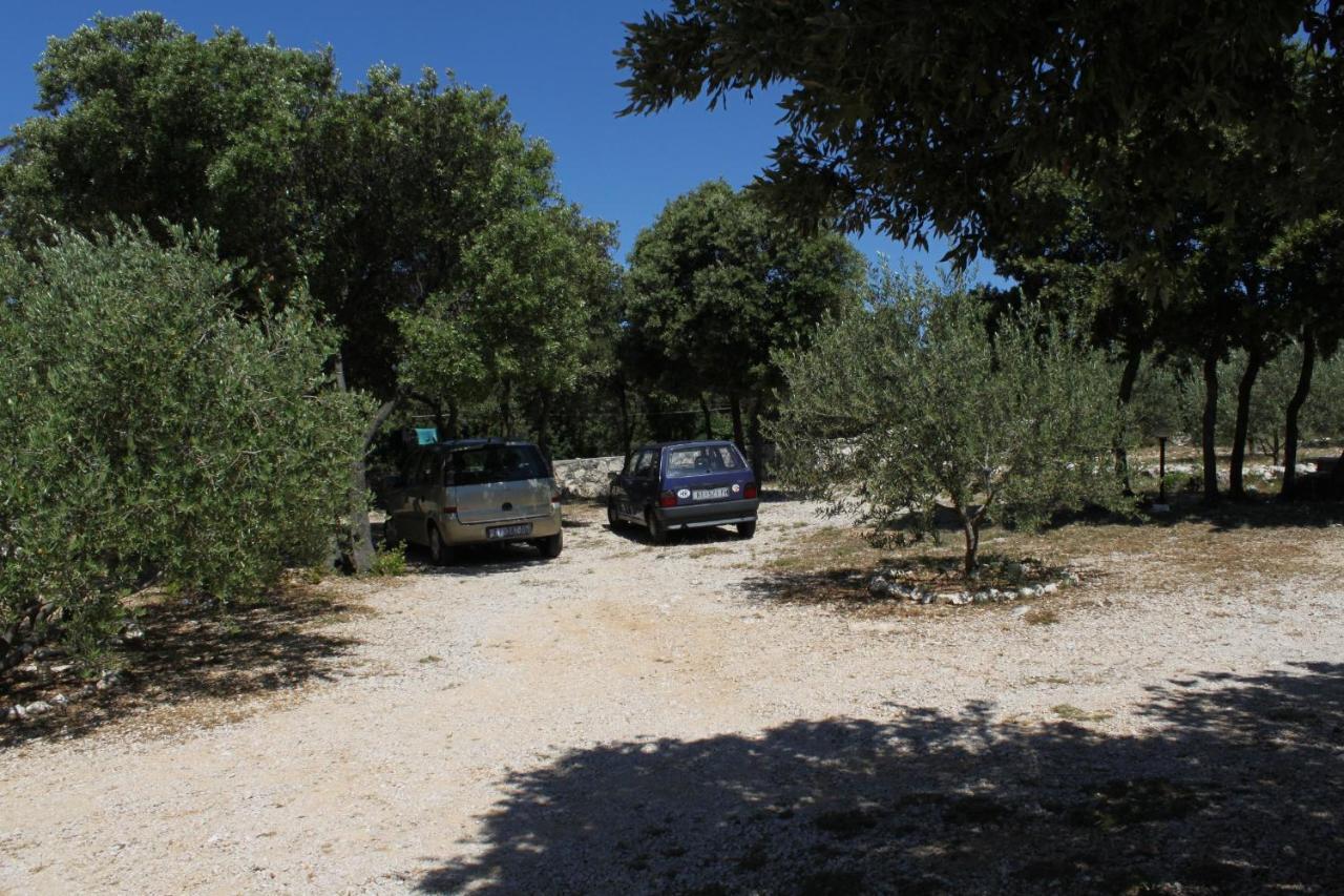 Apartments By The Sea Mandre, Pag - 6284 Kolan Bagian luar foto