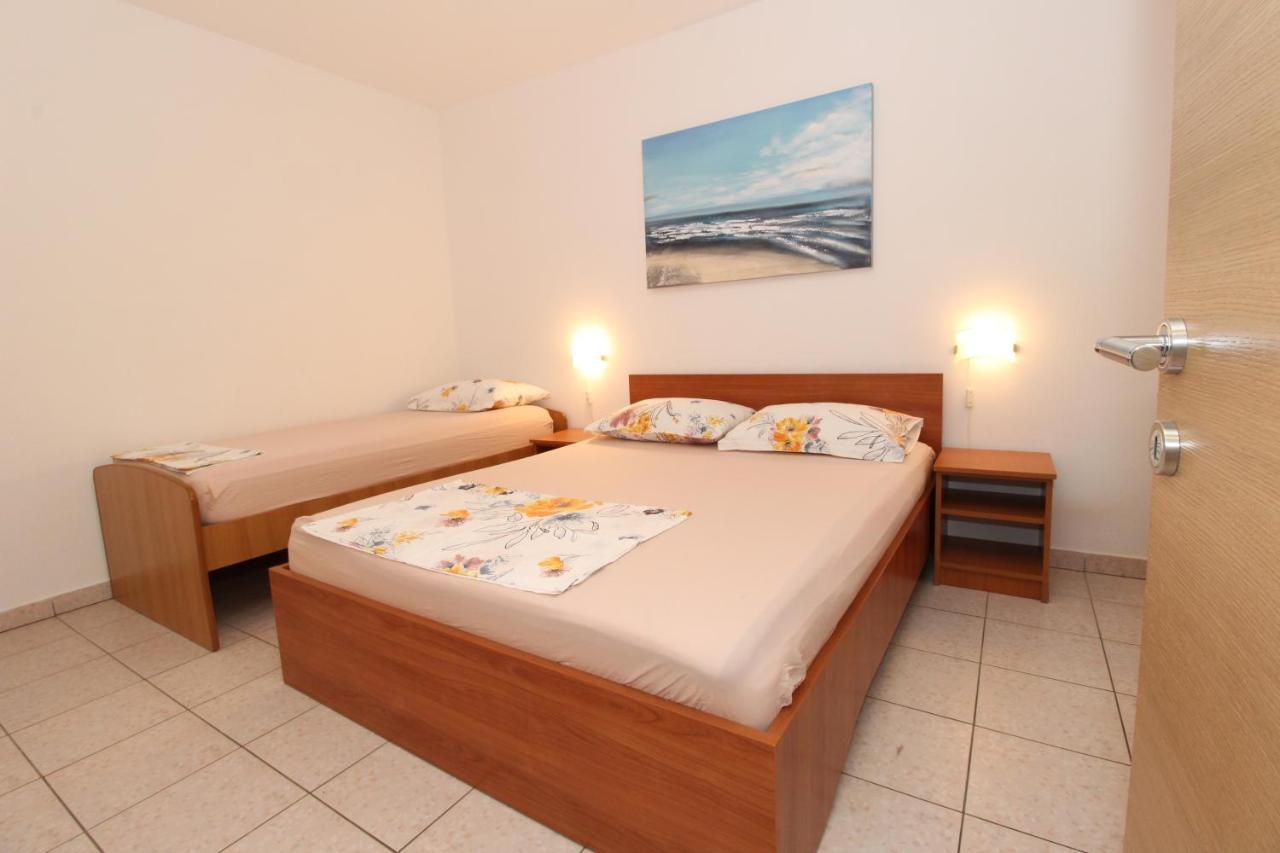 Apartments By The Sea Mandre, Pag - 6284 Kolan Bagian luar foto