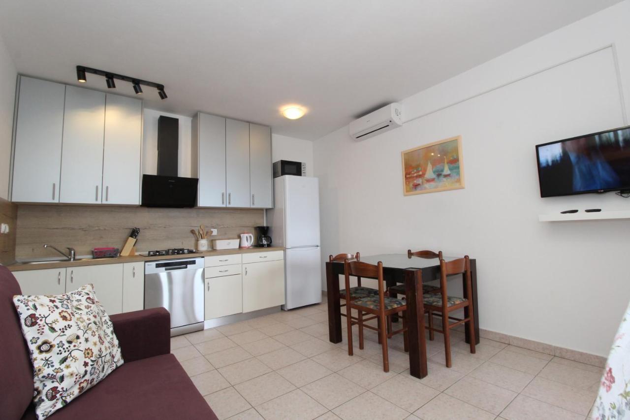 Apartments By The Sea Mandre, Pag - 6284 Kolan Bagian luar foto