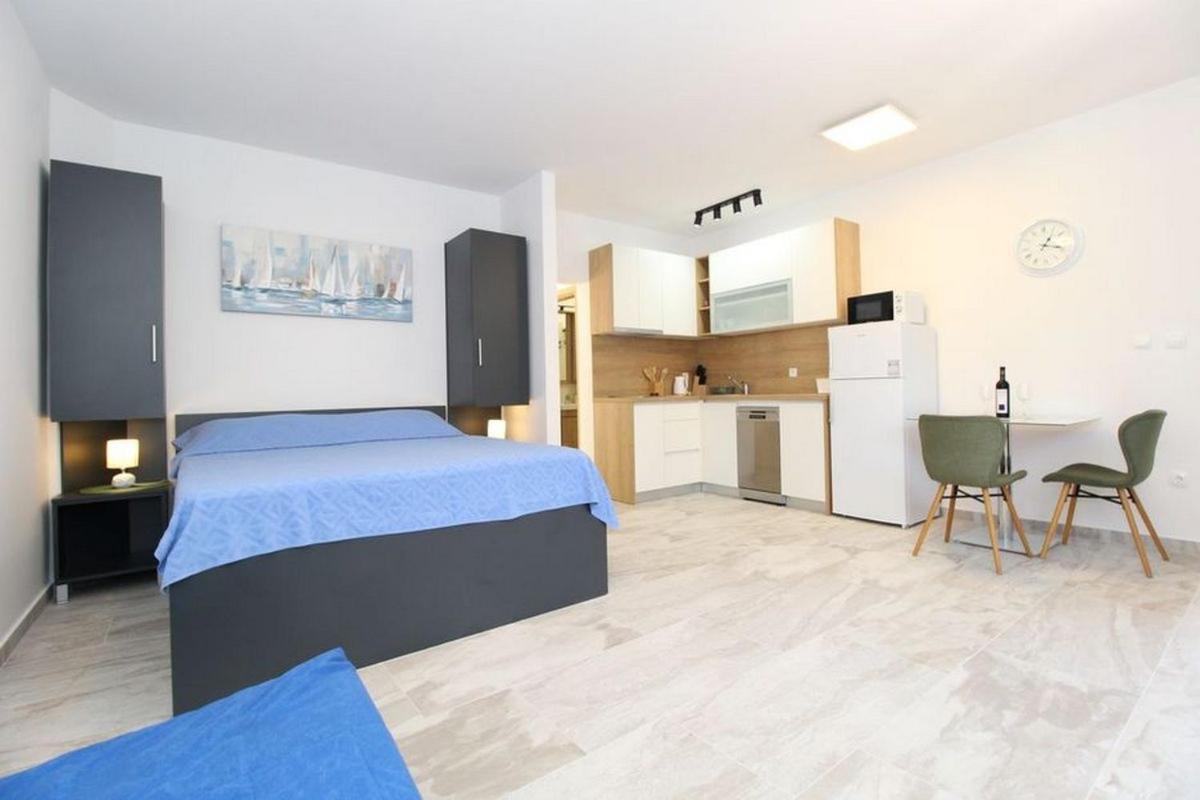 Apartments By The Sea Mandre, Pag - 6284 Kolan Bagian luar foto